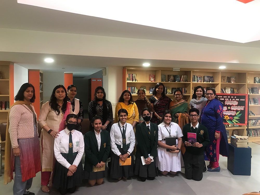 Book Reading Social Media (Vibhav Mittal)